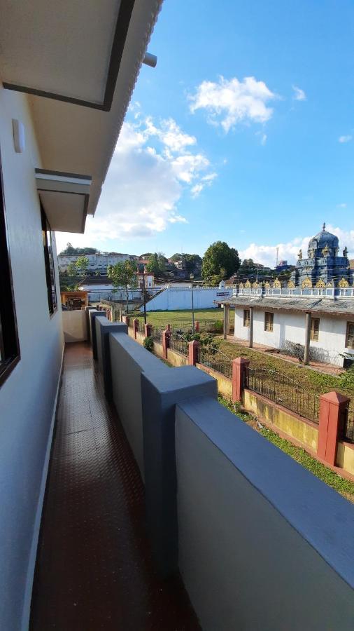 Varam Homestay マディケーリ エクステリア 写真