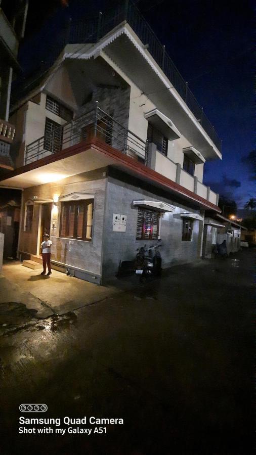 Varam Homestay マディケーリ エクステリア 写真