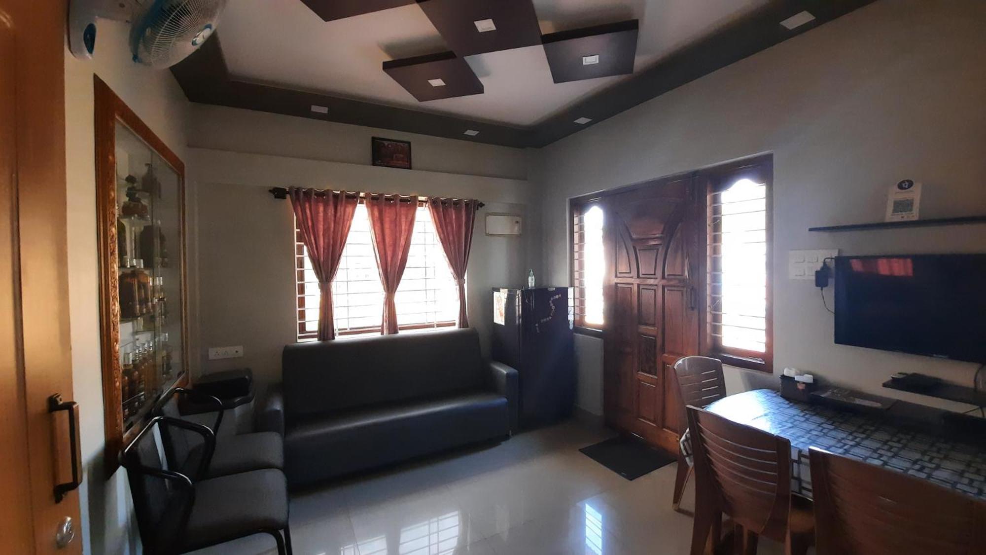 Varam Homestay マディケーリ エクステリア 写真